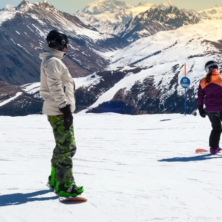 Image of people Snowboarding